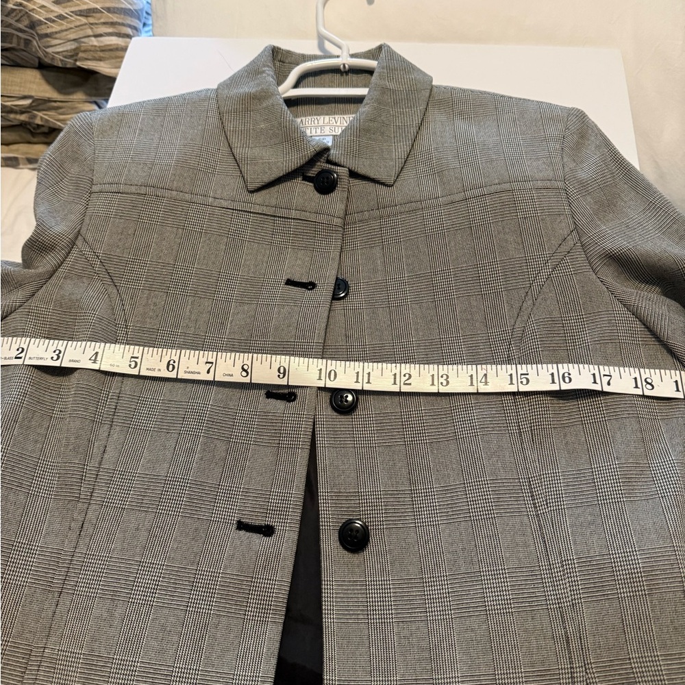 Larry Levine Gray Plaid Women's Suit - Picture 7 of 9